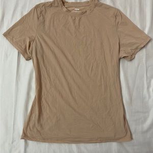 📍Sold📍Skims Fits Everybody Tee (M)